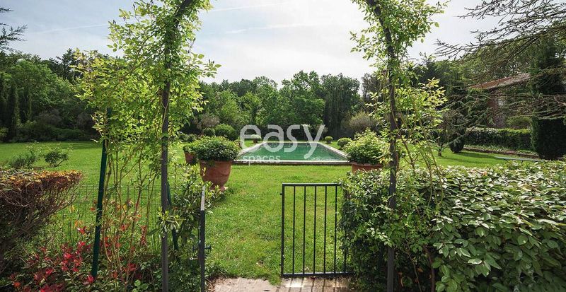 maison avec grand jardin pour catalogue de mobilier